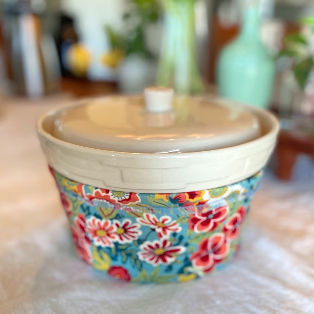Longaberger Roundabout Lidded Covered Baking Dish w/Perennial Garden Pocket